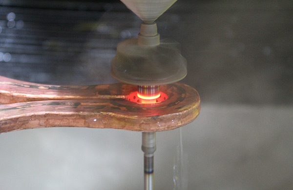 1645779938504145.jpg 電機軸高頻淬火設(shè)備2.jpg